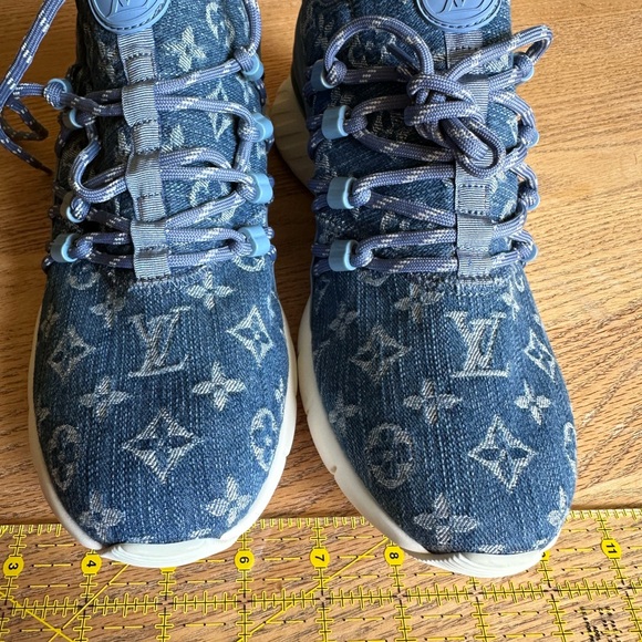 Authentic Louis Vuitton Men’s 6 sneakers. - Picture 3 of 15